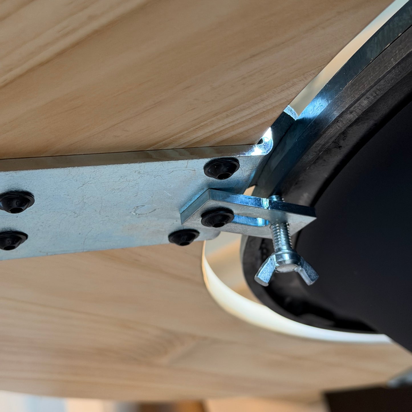 BBQ Plancha Grill Maestro XXXL Ø100cm Blackline - Met Houten Omranding Mesa