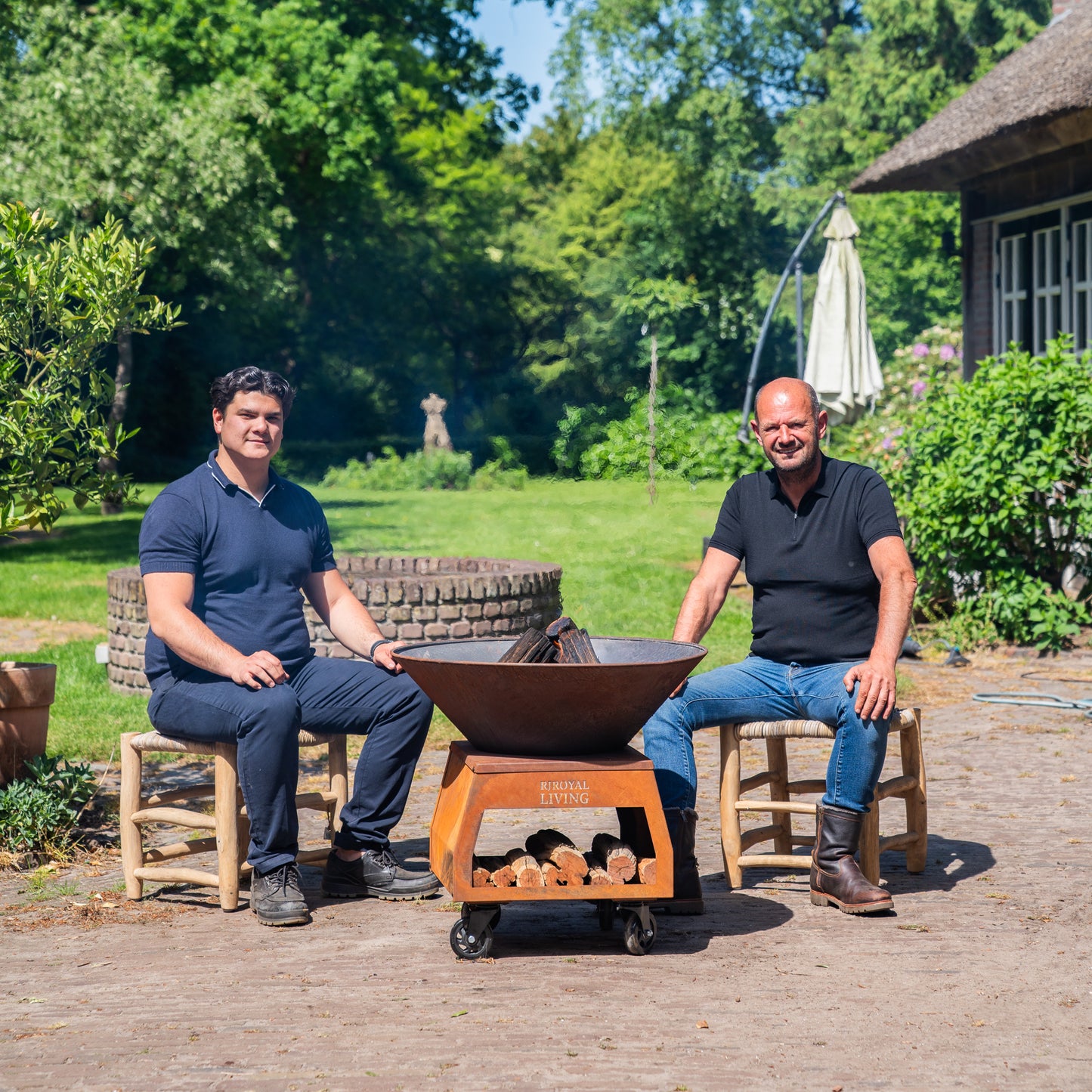 BBQ Plancha Grill Brasero Vuurschaal Cortenstaal met grote wielen en houtopslag Ø75cm