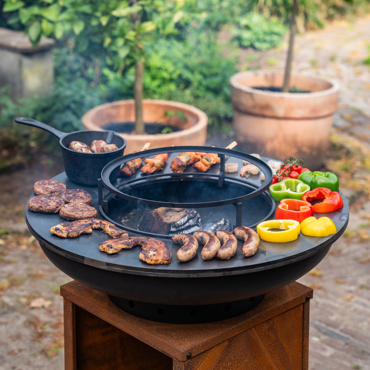 BBQ Plancha Grill Blackline Cortenstaal 8mm Camarada 2.0 - Met pook en houtopslag Ø70cm