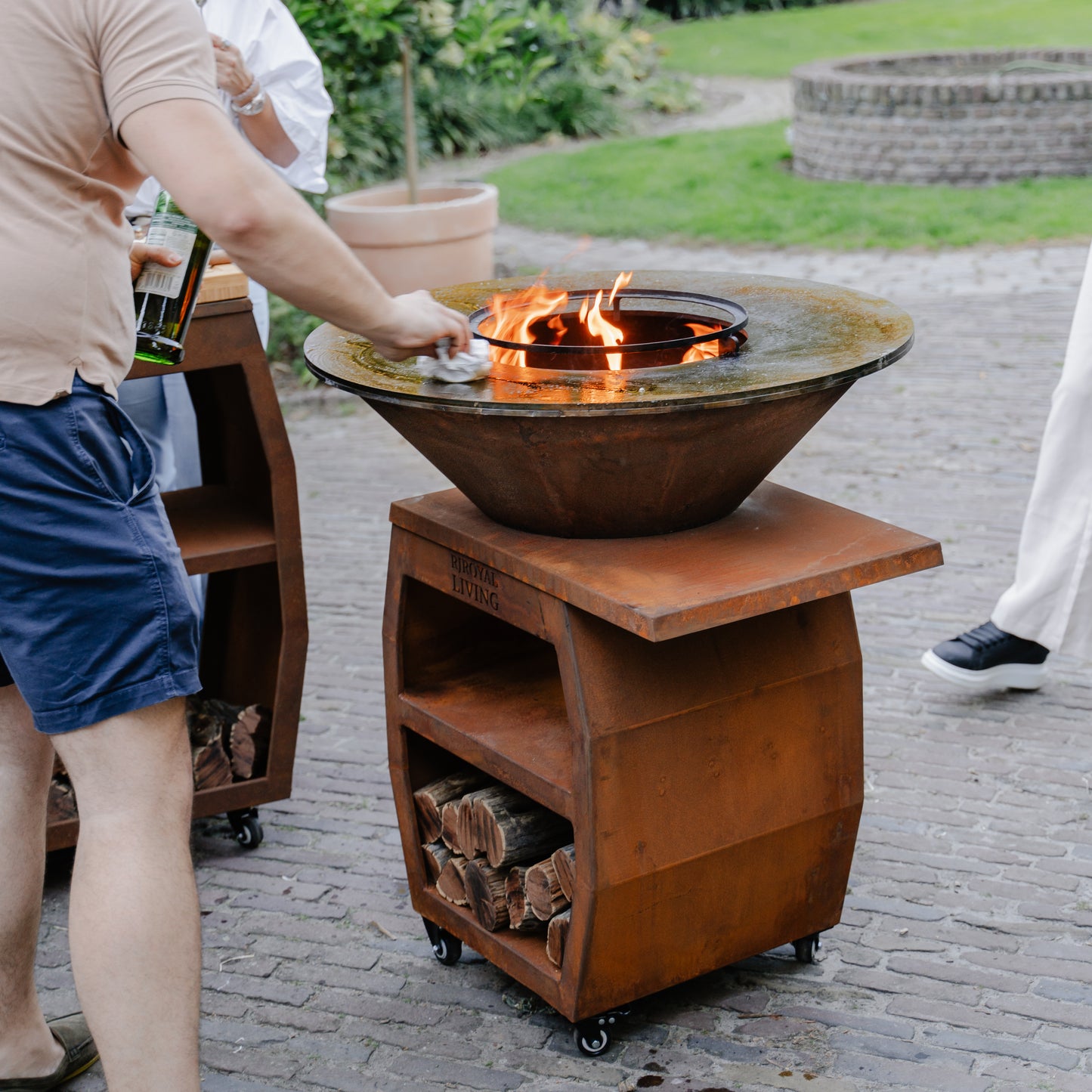 BBQ Plancha Grill Compañero XXL Cortenstaal - Met hoes en houtopslag Ø80cm