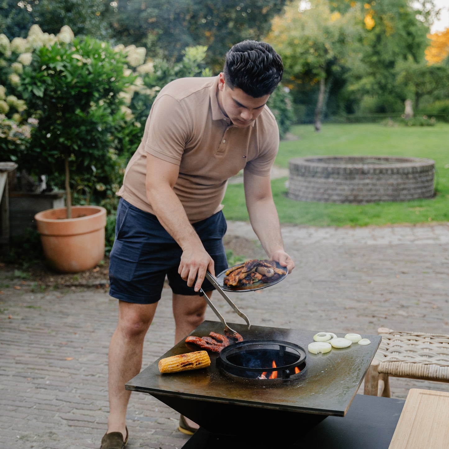 BBQ Plancha Grill Compañía - met hoes en houtopslag 60Ø - Met Snijplank