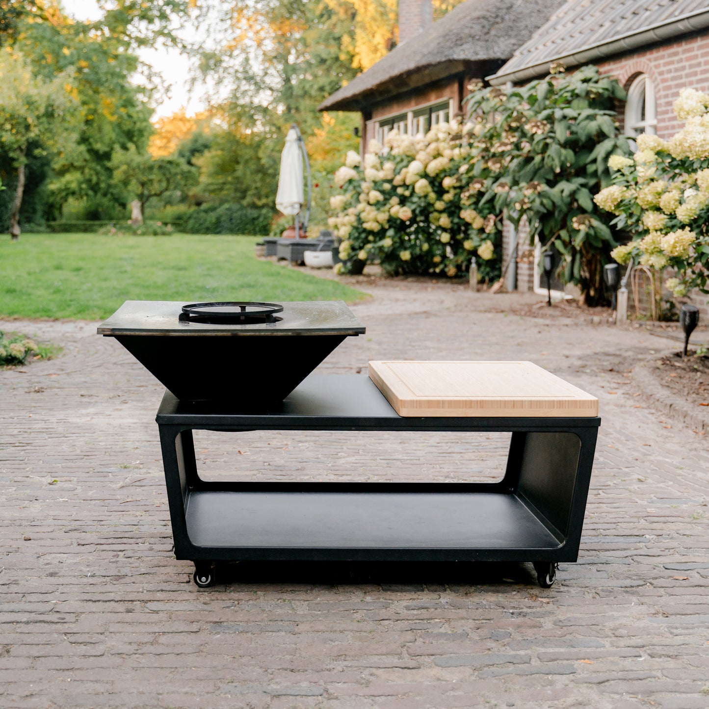 BBQ Plancha Grill Compañía - met hoes en houtopslag 60Ø - Met Snijplank