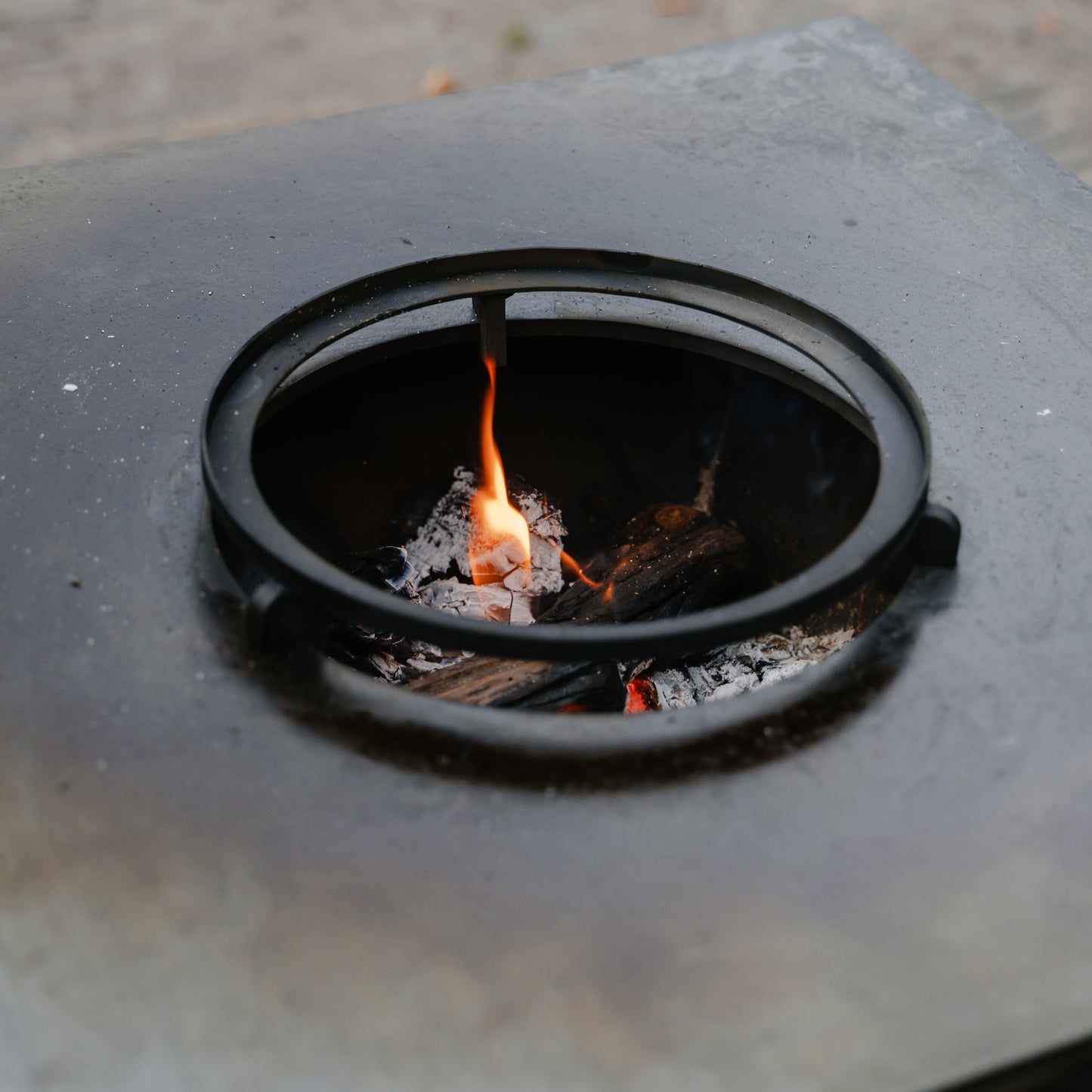 BBQ Plancha Grill Compañía - met hoes en houtopslag 60Ø - Met Snijplank