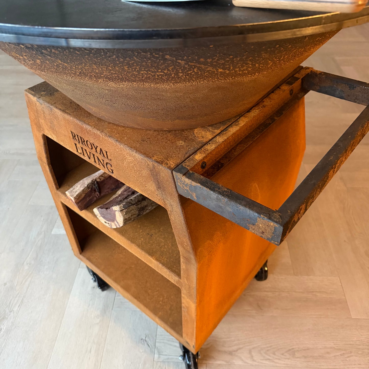 BBQ Plancha Grill Maestro XXL Ø80cm Cortenstaal - Met pook en houtopslag