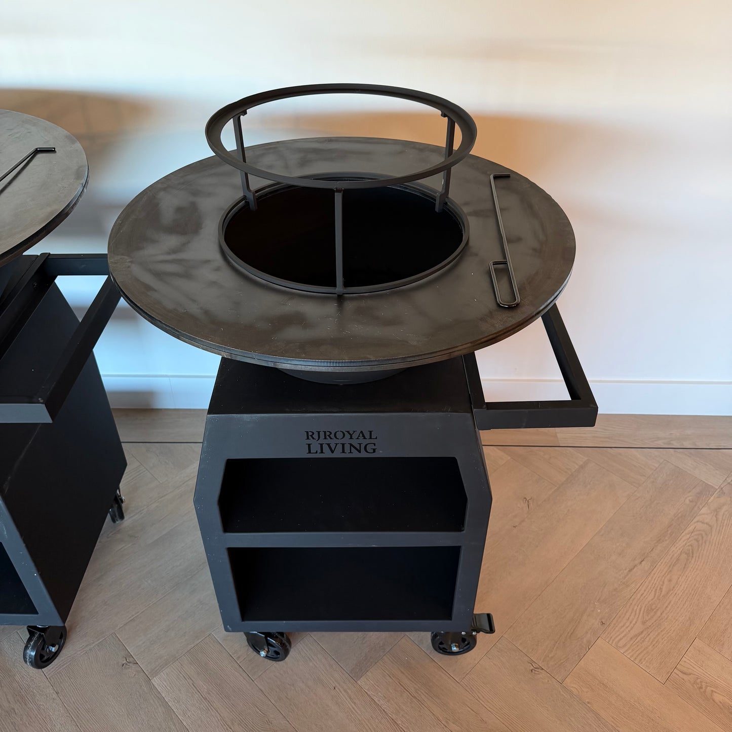 BBQ Plancha Grill Maestro Ø70cm Blackline - Met Grote wielen en houtopslag