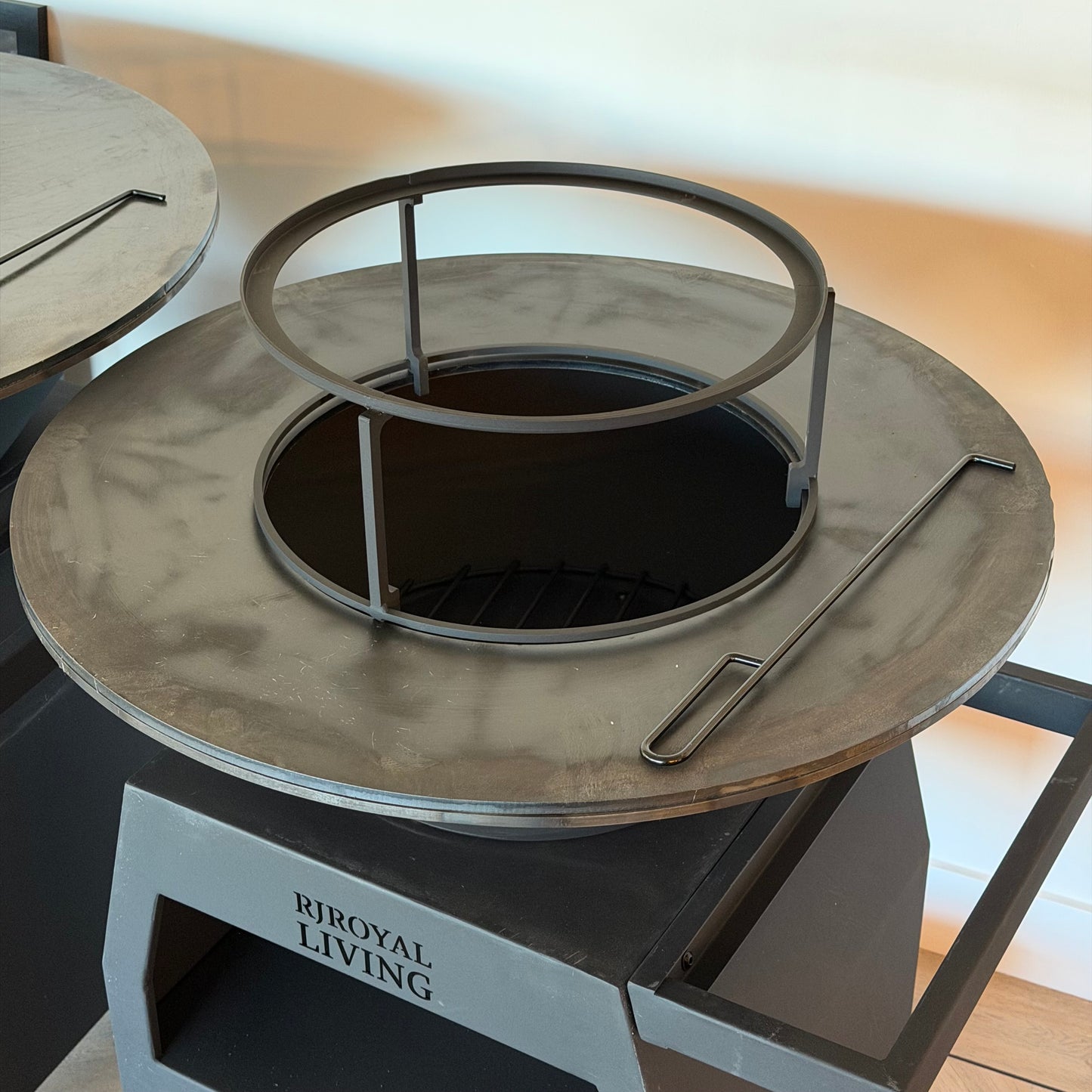 BBQ Plancha Grill Maestro Ø70cm Blackline - Met Grote wielen en houtopslag