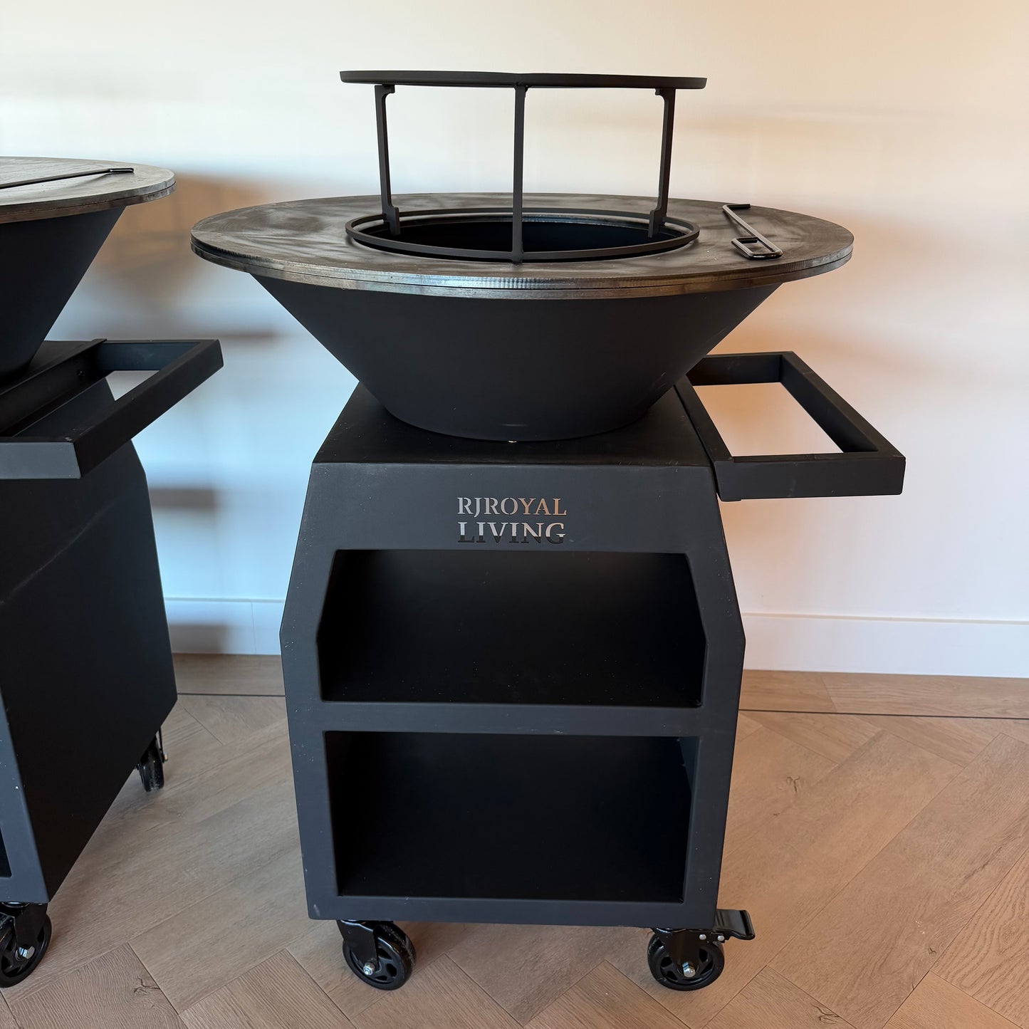 BBQ Plancha Grill Maestro Ø70cm Blackline - Met Grote wielen en houtopslag