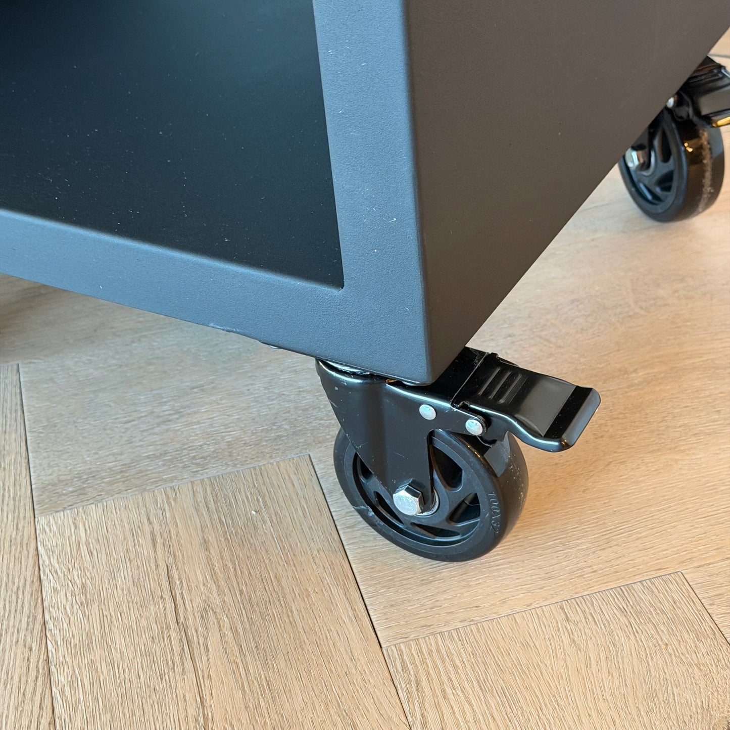 BBQ Plancha Grill Maestro Ø70cm Blackline - Met Grote wielen en houtopslag