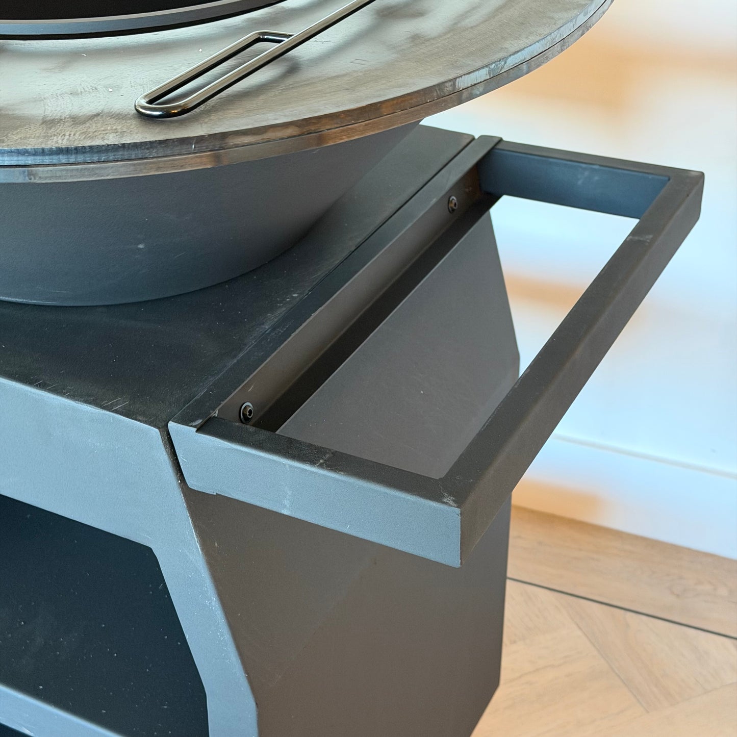 BBQ Plancha Grill Maestro Ø70cm Blackline - Met Grote wielen en houtopslag