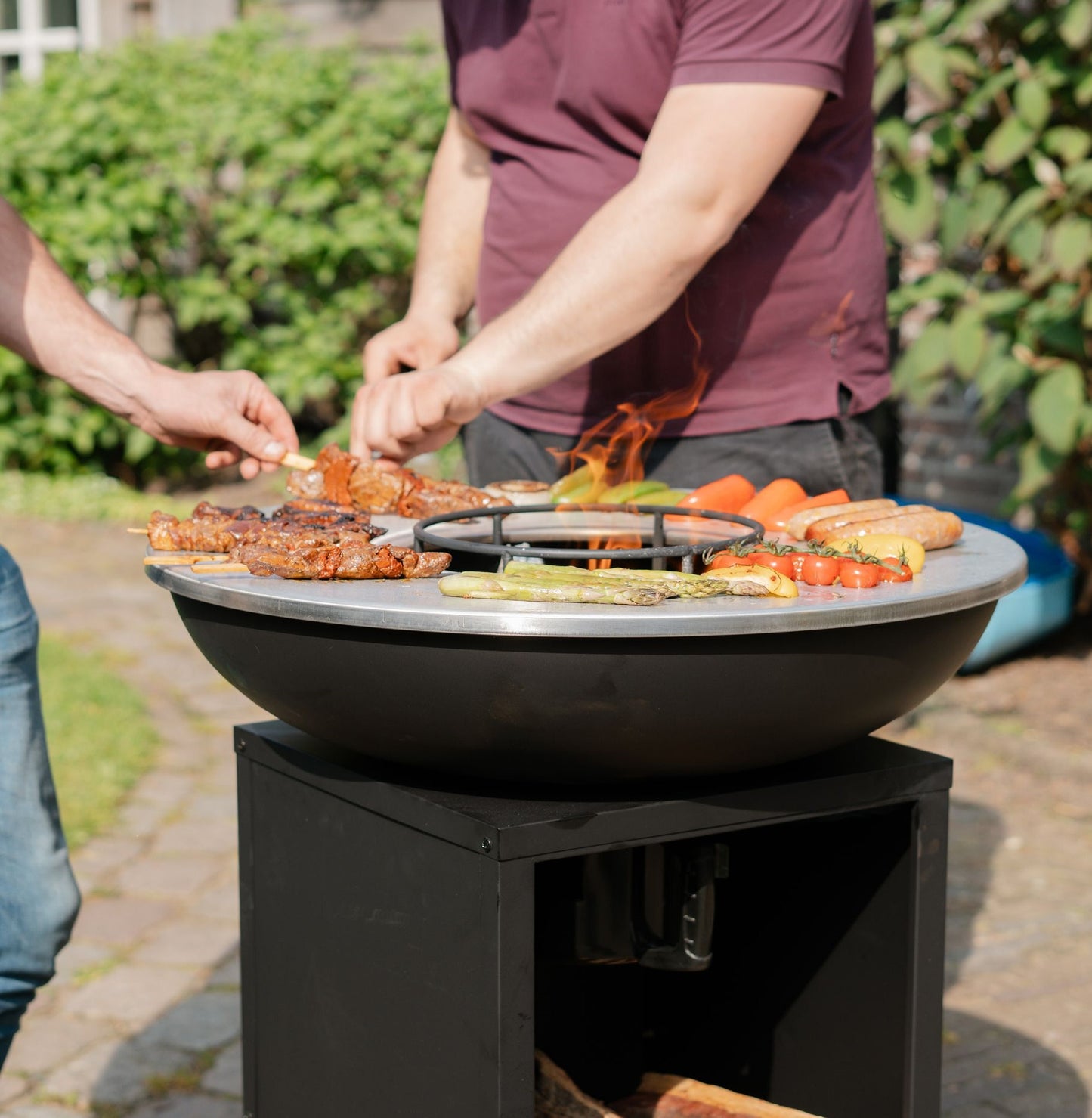 BBQ Plancha Grill Amigo - Met hoes en houtopslag Ø67cm