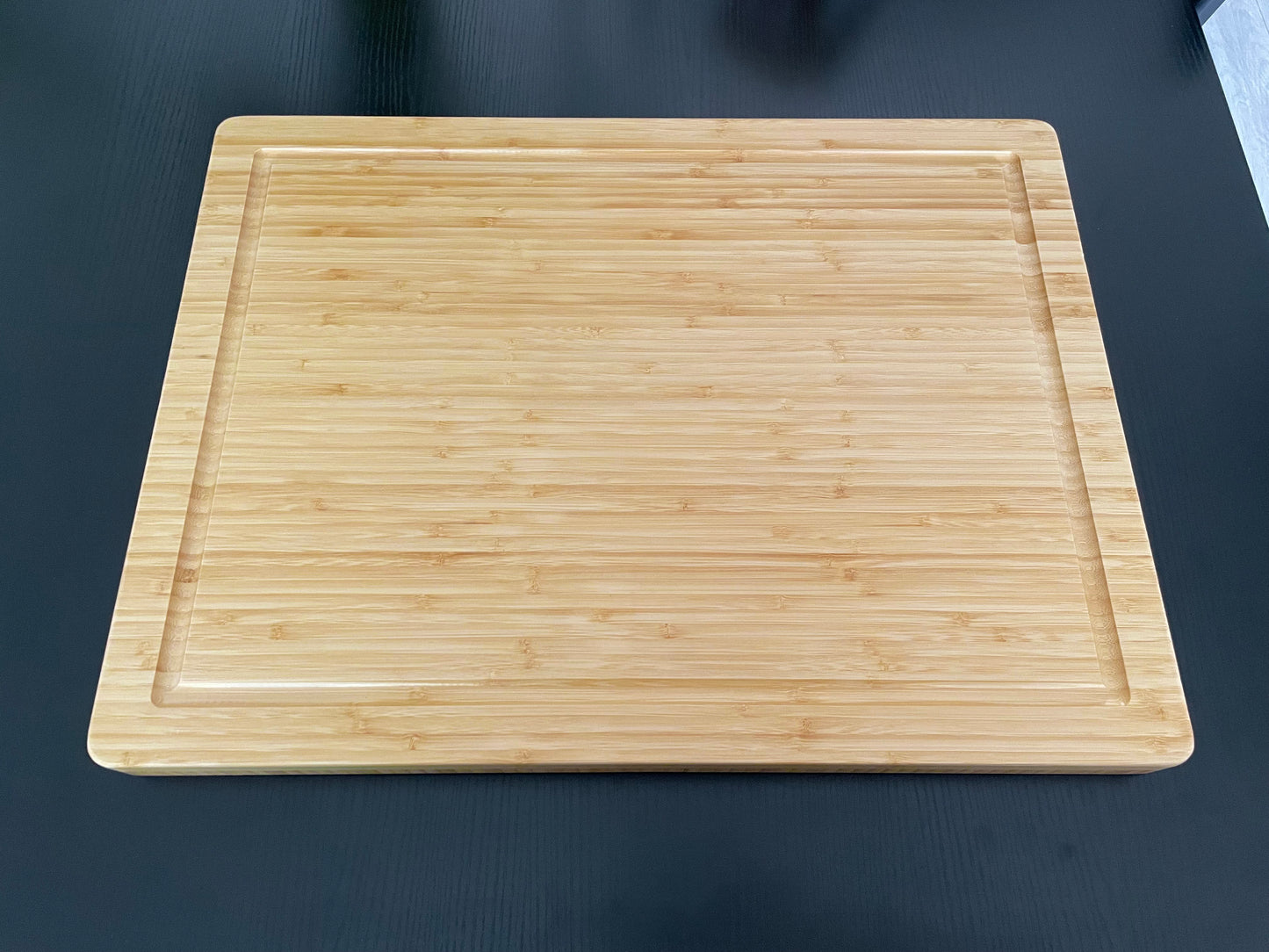 Erreke Snijplank van teakhout met korrel 44 x 29,5 x 3,2 cm, voor het serveren van vlees, kaas, brood, grote snijplank, met groef voor sap Erreke Snijplank van teakhout met korrel 44 x 29,5 x 3,2 cm, voor het serveren van vlees, kaas, brood, grote snijplank, met groef voor sap