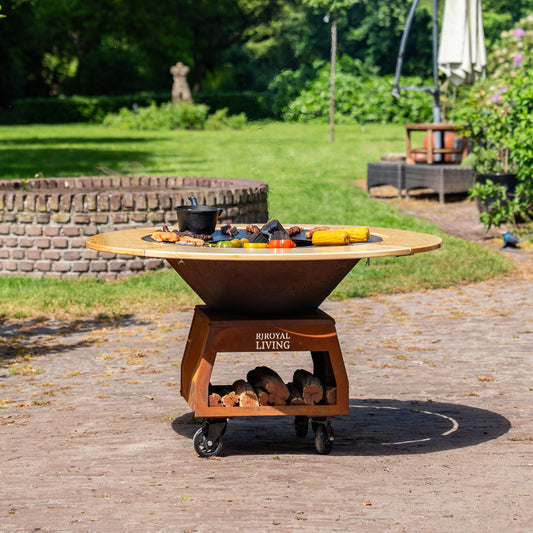 BBQ Plancha Grill Brasero Vuurschaal Cortenstaal met Bakplaat Ø80cm en Mesa (Houten omranding) grote wielen, houtopslag