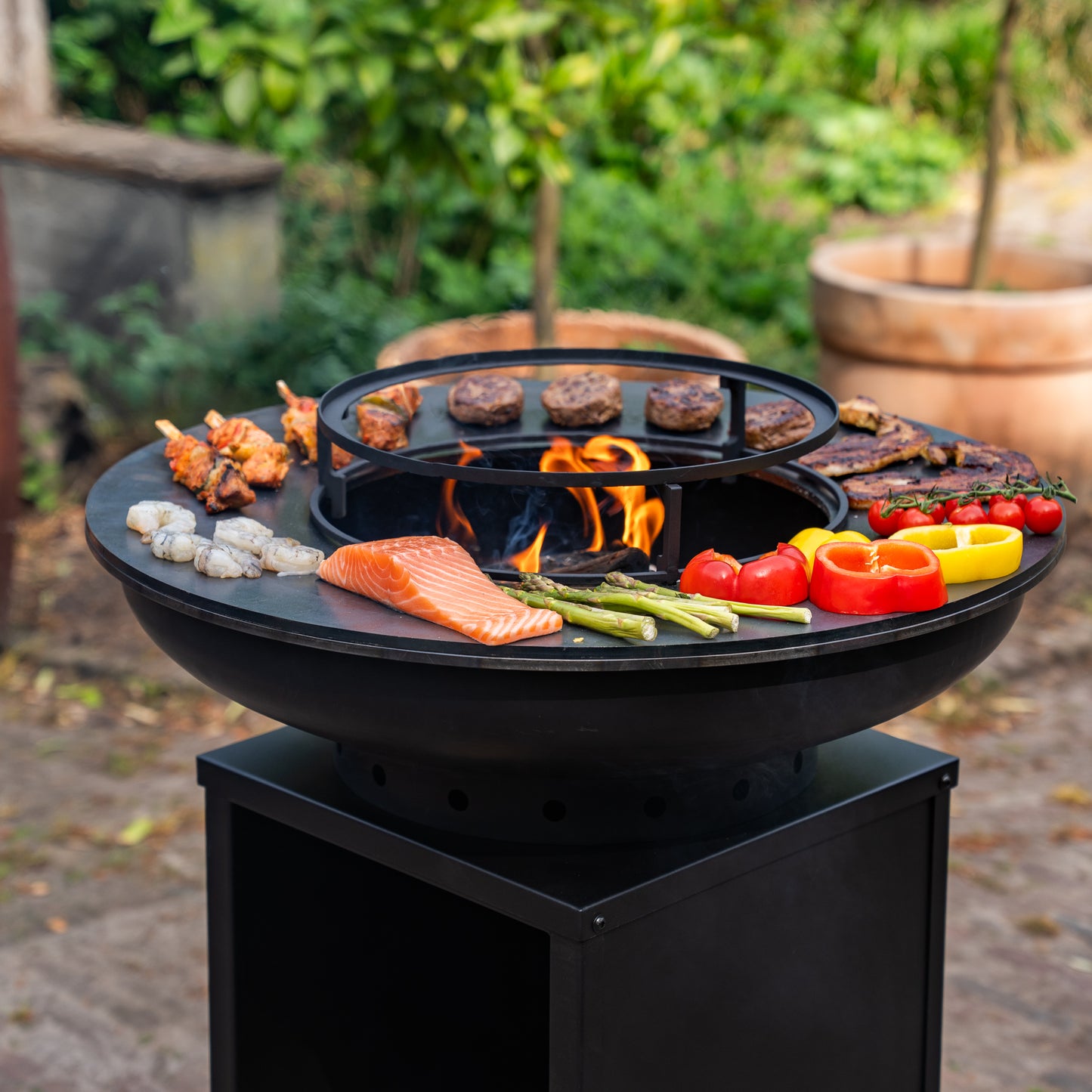 BBQ Plancha Grill Blackline 8mm Camarada 2.0 - Met pook en houtopslag Ø70cm