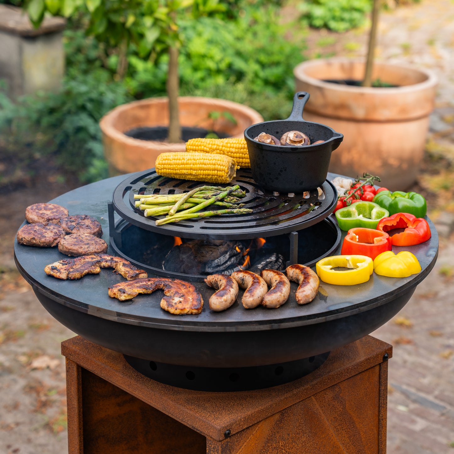 BBQ Plancha Grill Blackline Cortenstaal 8mm Camarada 2.0 - Met pook en houtopslag Ø70cm