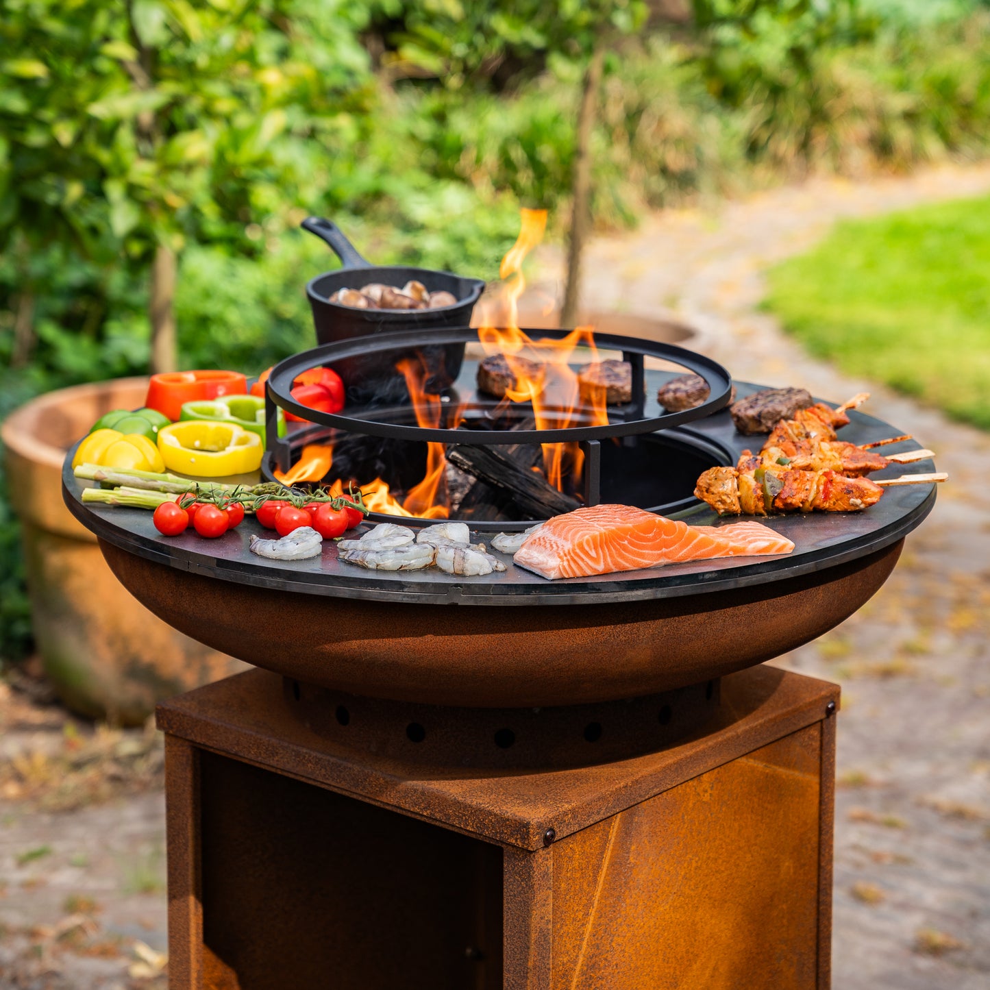 BBQ Plancha Grill Cortenstaal 8mm Camarada 2.0 - Met pook houtopslag Ø70cm