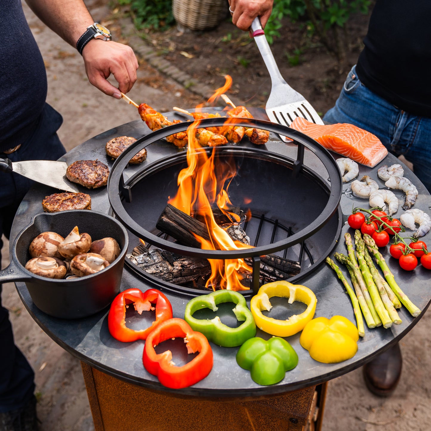 BBQ Plancha Grill Cortenstaal 8mm Camarada 2.0 - Met pook houtopslag Ø70cm