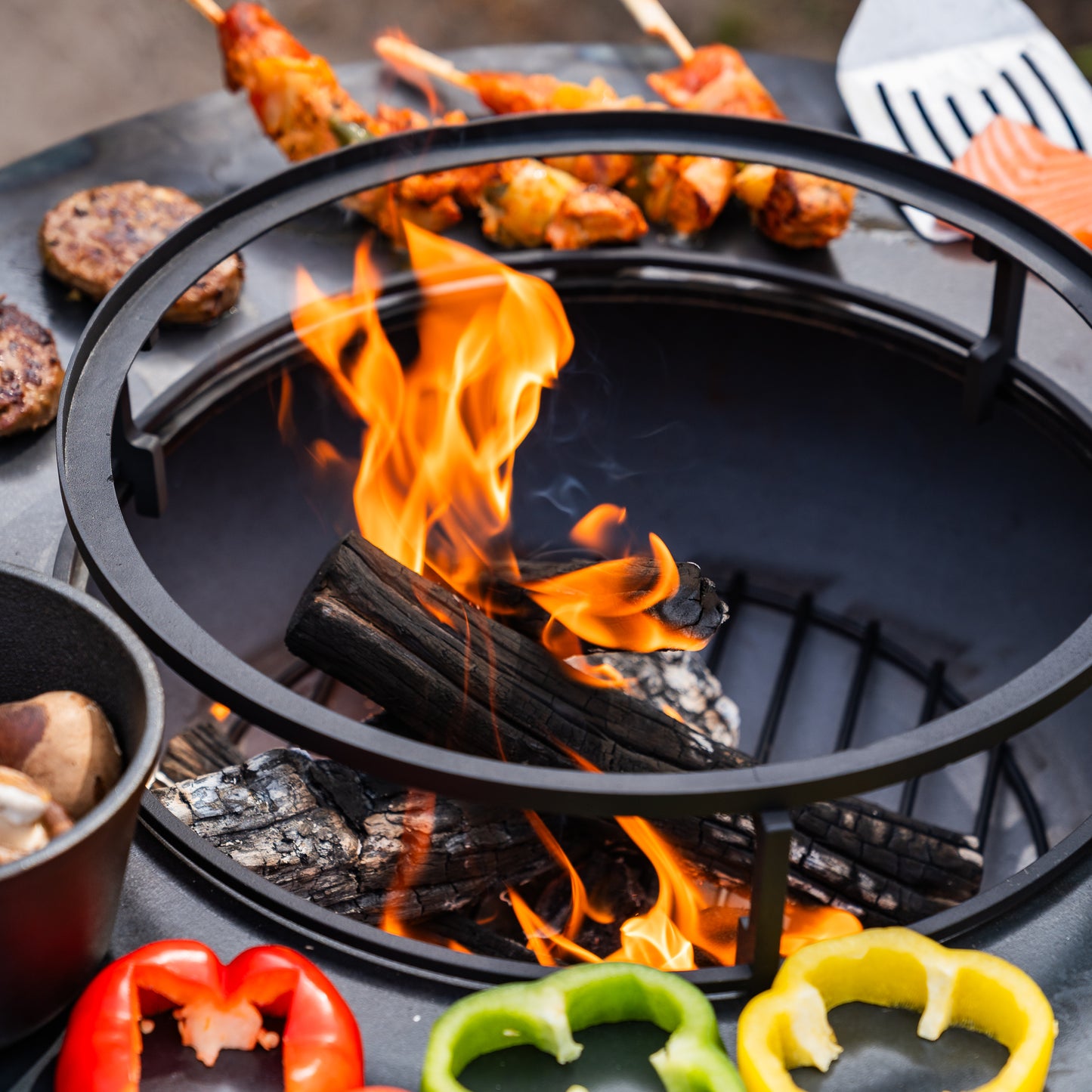 BBQ Plancha Grill Cortenstaal 8mm Camarada 2.0 - Met pook houtopslag Ø70cm
