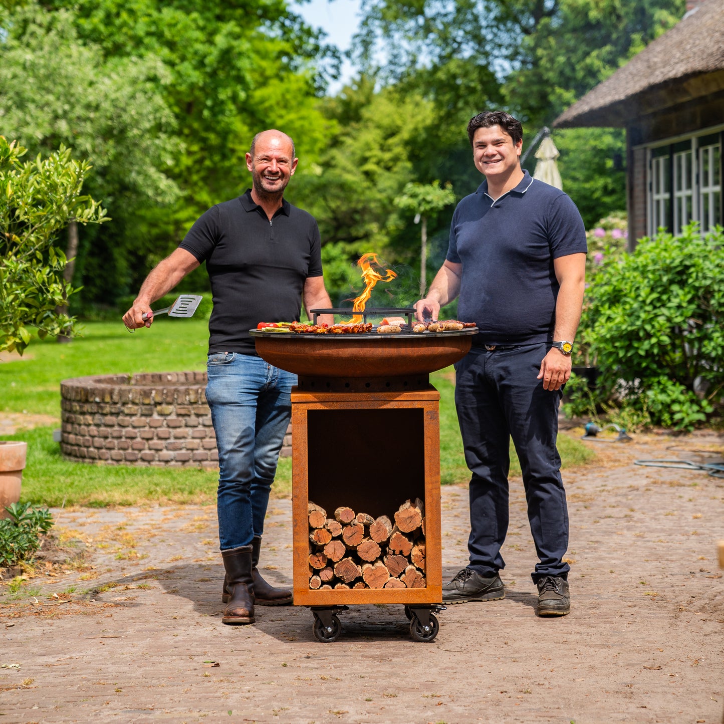 BBQ Plancha Grill Hermano XXL Cortenstaal - Met pook en houtopslag Ø80cm 8mm