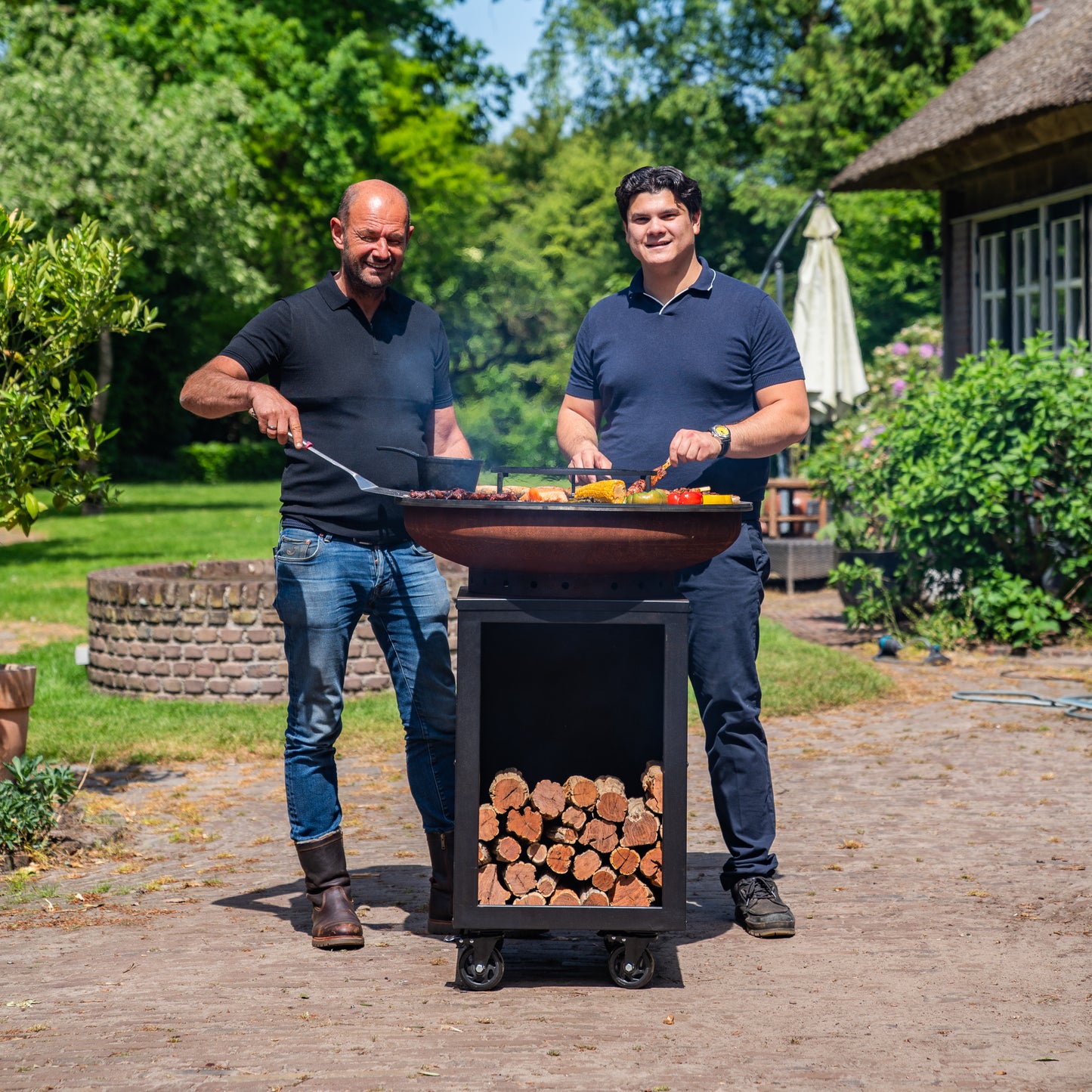 BBQ Plancha Grill Hermano XXL Cortenstaal Blackline - Met pook en houtopslag Ø80cm 8mm