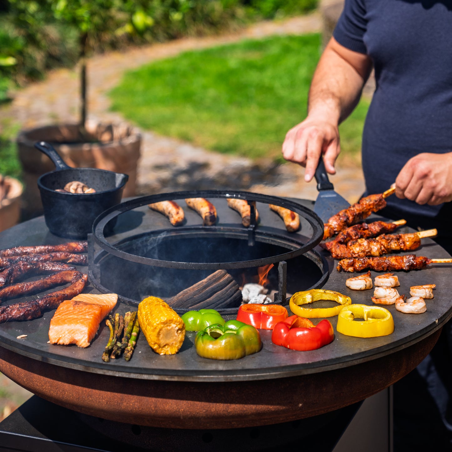 BBQ Plancha Grill Hermano XXL Cortenstaal Blackline - Met pook en houtopslag Ø80cm 8mm