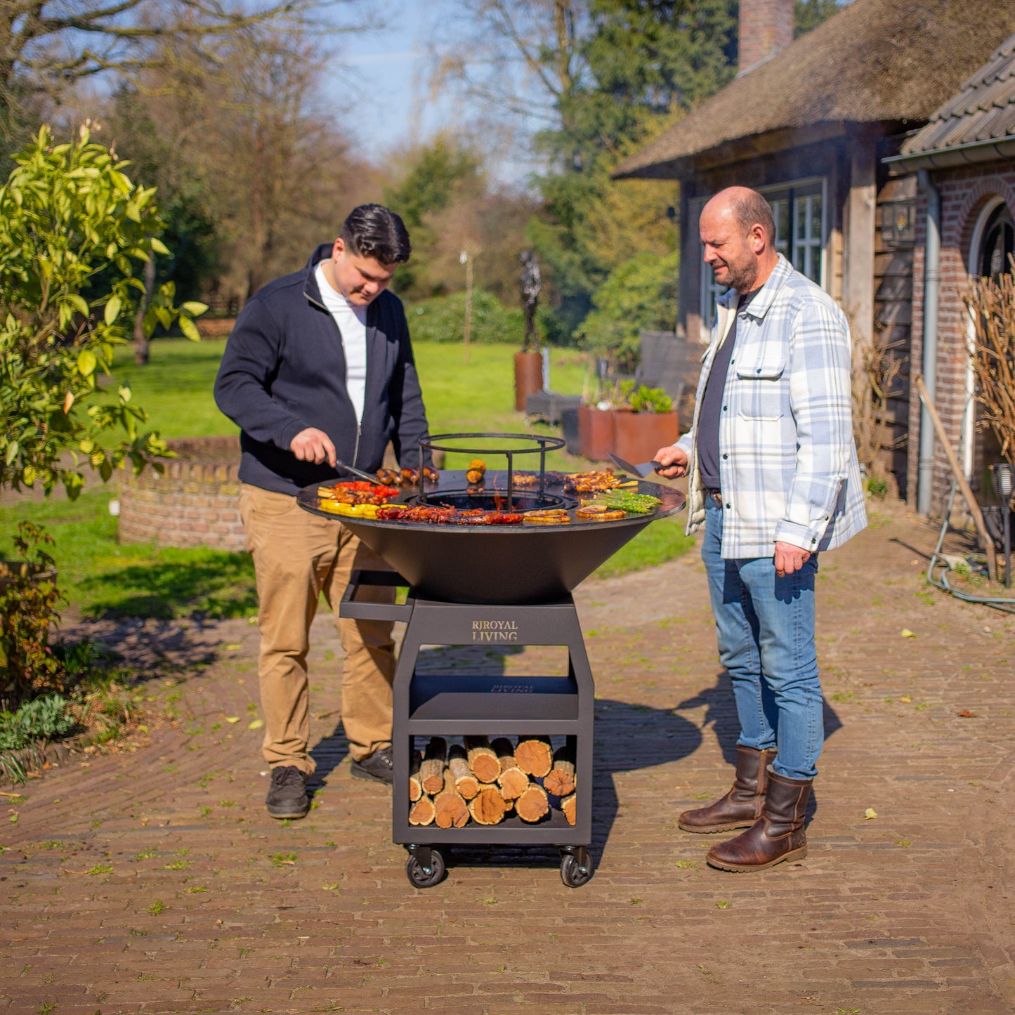 BBQ Plancha Grill Maestro XXXL Ø100cm Blackline - Met Grote wielen en houtopslag