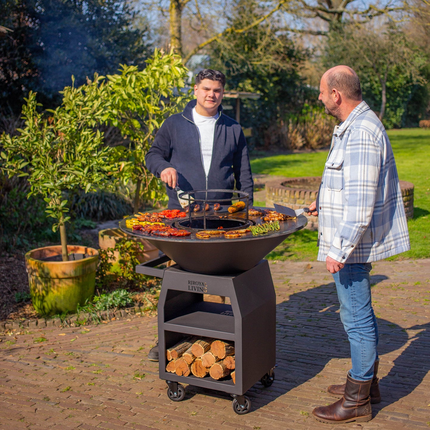 BBQ Plancha Grill Maestro XXXL Ø100cm Blackline - Met Grote wielen en houtopslag