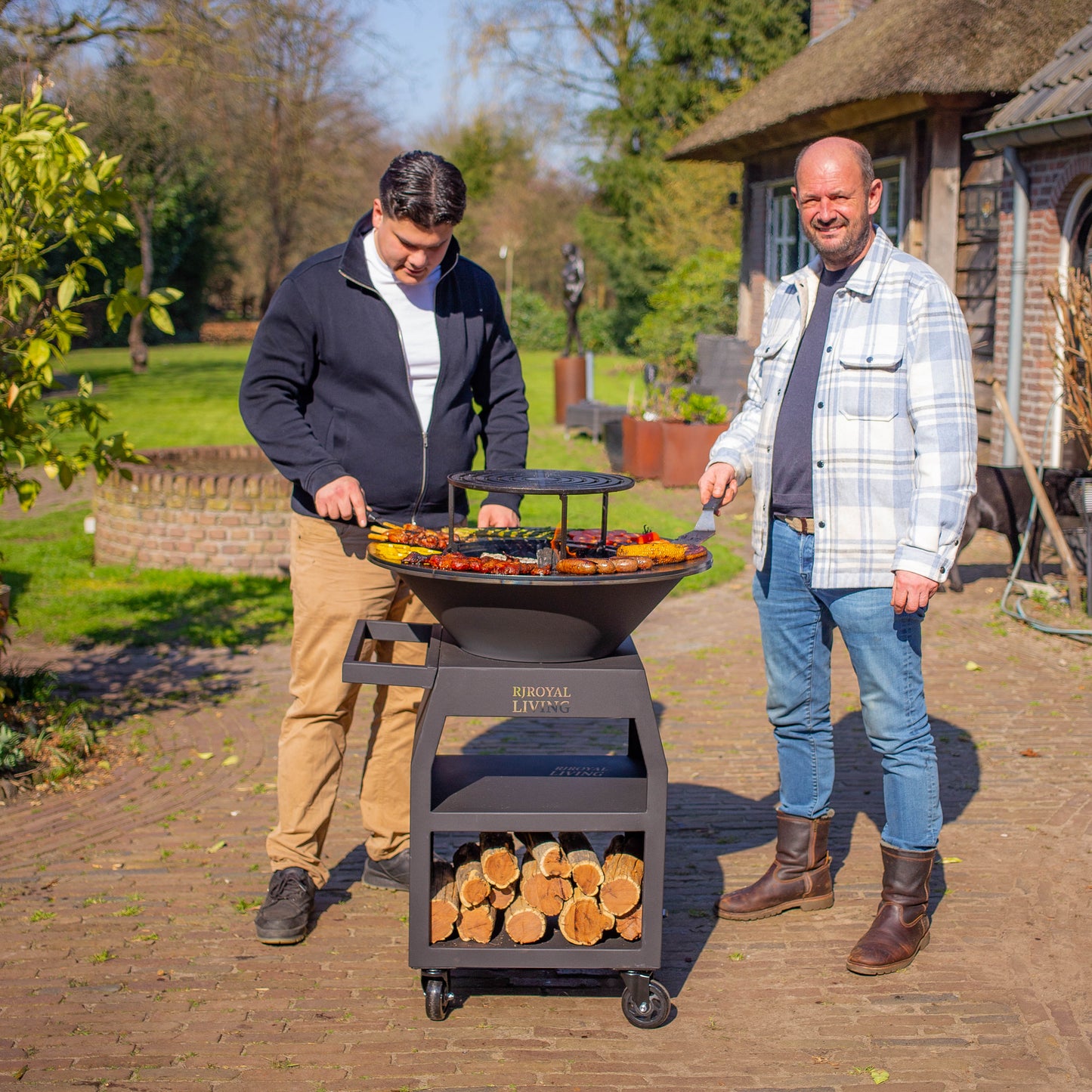 BBQ Plancha Grill Maestro Ø70cm Blackline - Met Grote wielen en houtopslag