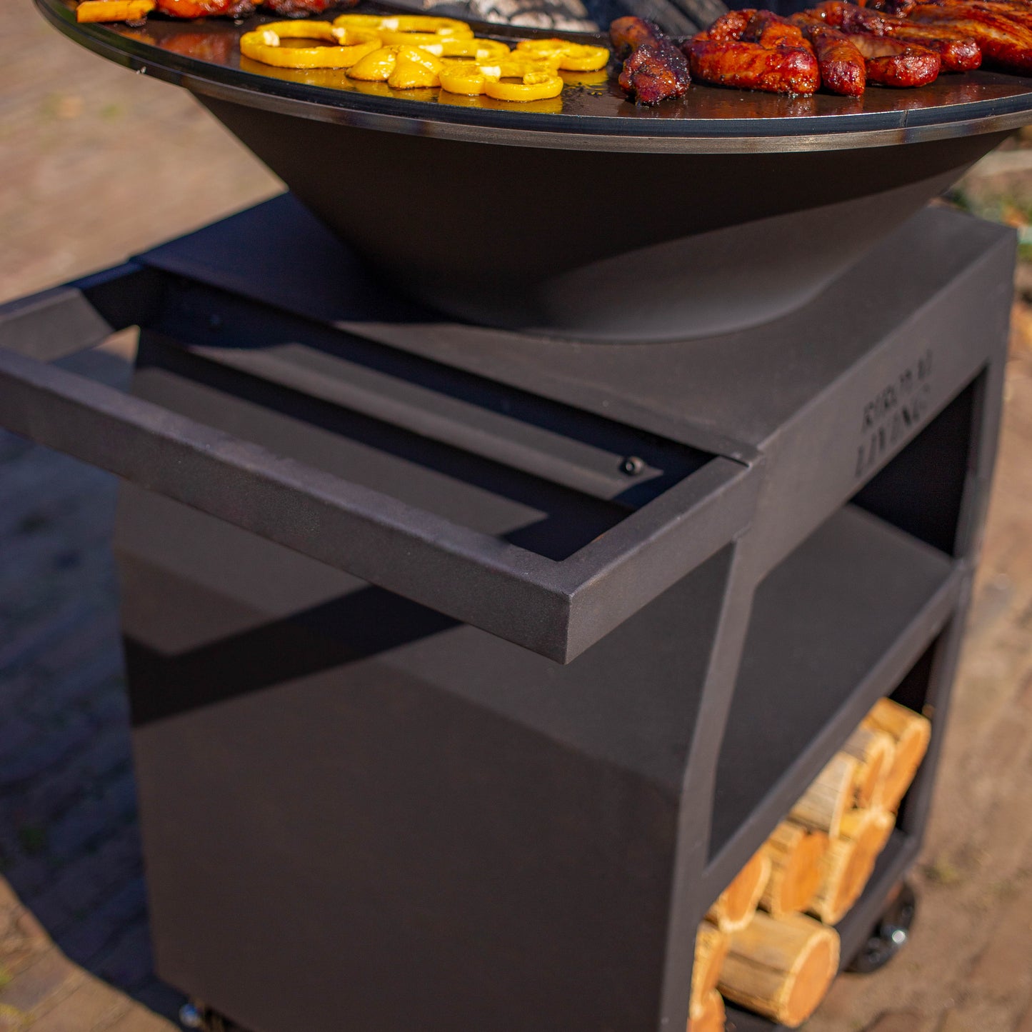 BBQ Plancha Grill Maestro Ø70cm Blackline - Met Grote wielen en houtopslag