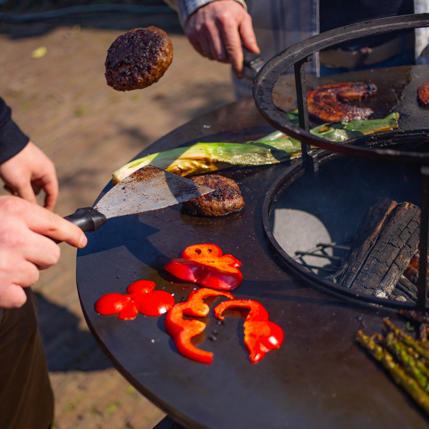 BBQ Plancha Grill Maestro XXL Ø80cm Blackline - Met pook en houtopslag