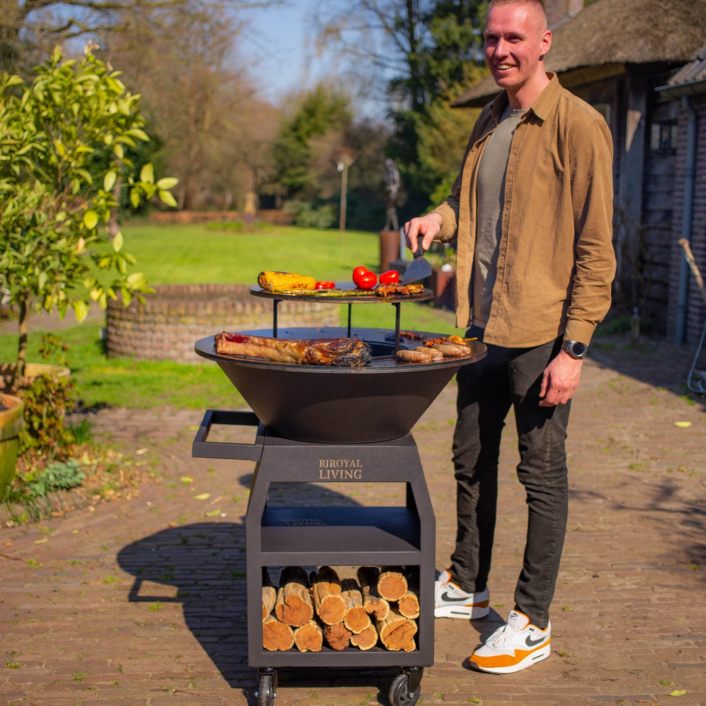 BBQ Plancha Grill Maestro XXL Ø80cm Blackline - Met pook en houtopslag
