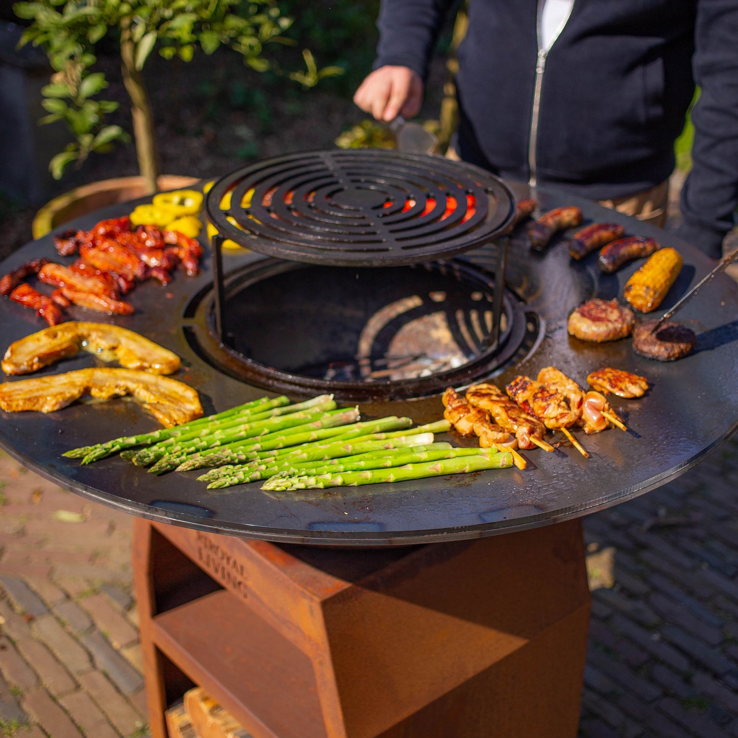 BBQ Plancha Grill Maestro XXXL Ø100cm Cortenstaal - Met Grote wielen en houtopslag