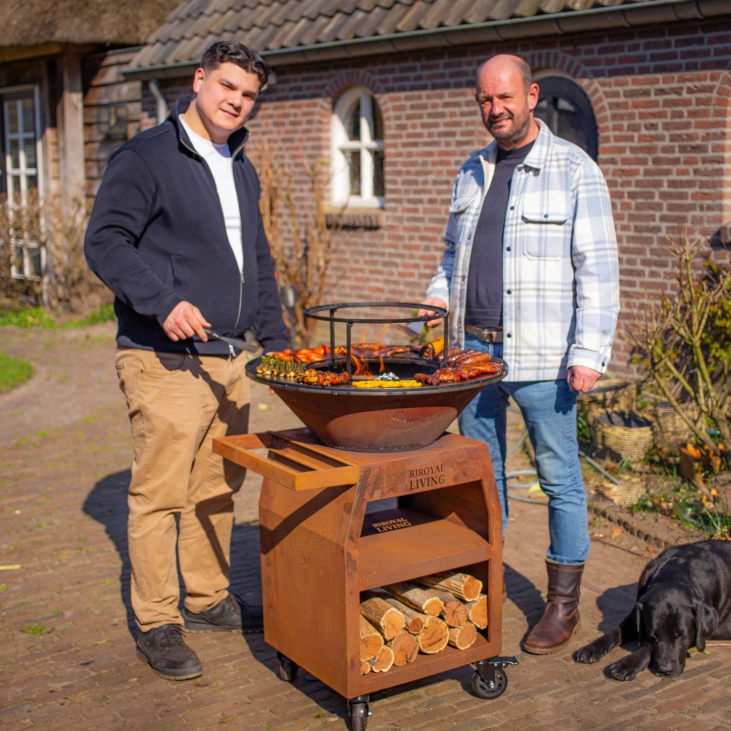 BBQ Plancha Grill Maestro Ø70cm Cortenstaal - Met Grote wielen en houtopslag