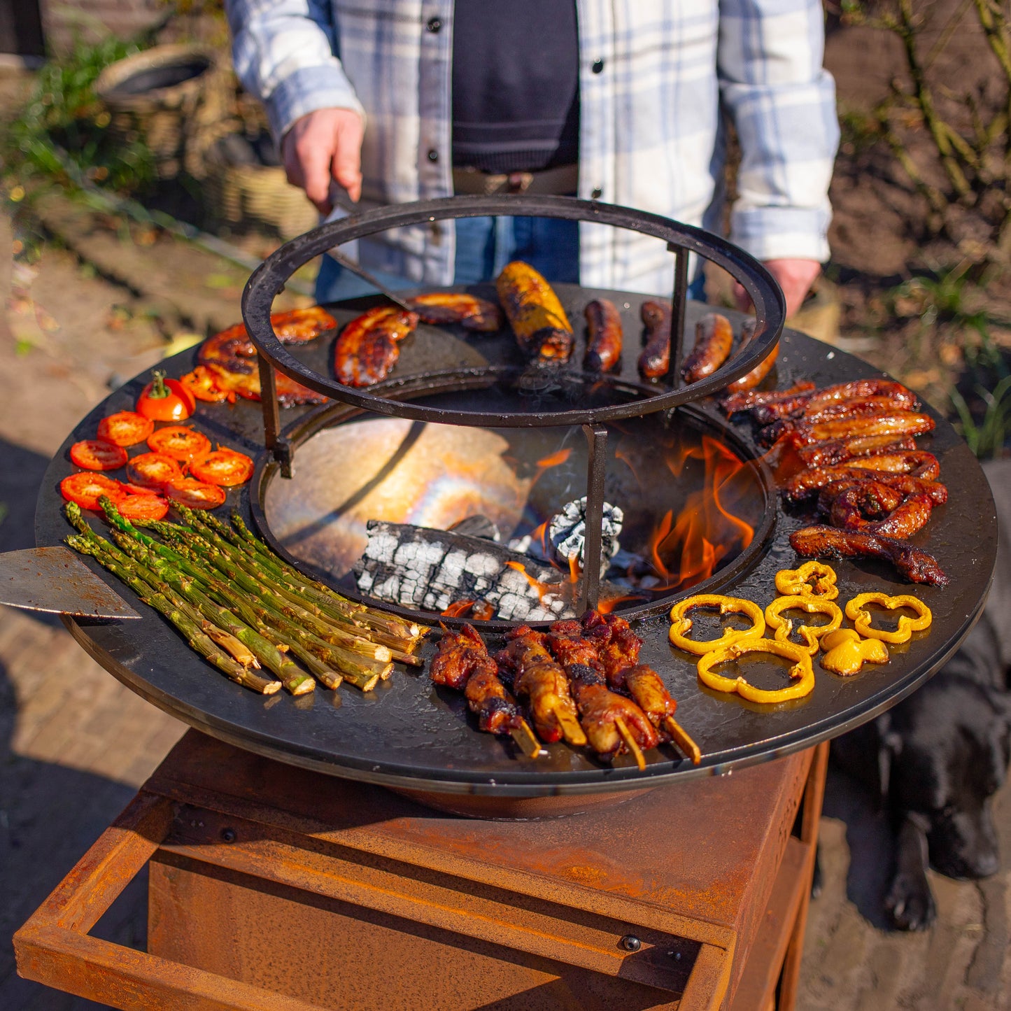 BBQ Plancha Grill Maestro Ø70cm Cortenstaal - Met Grote wielen en houtopslag