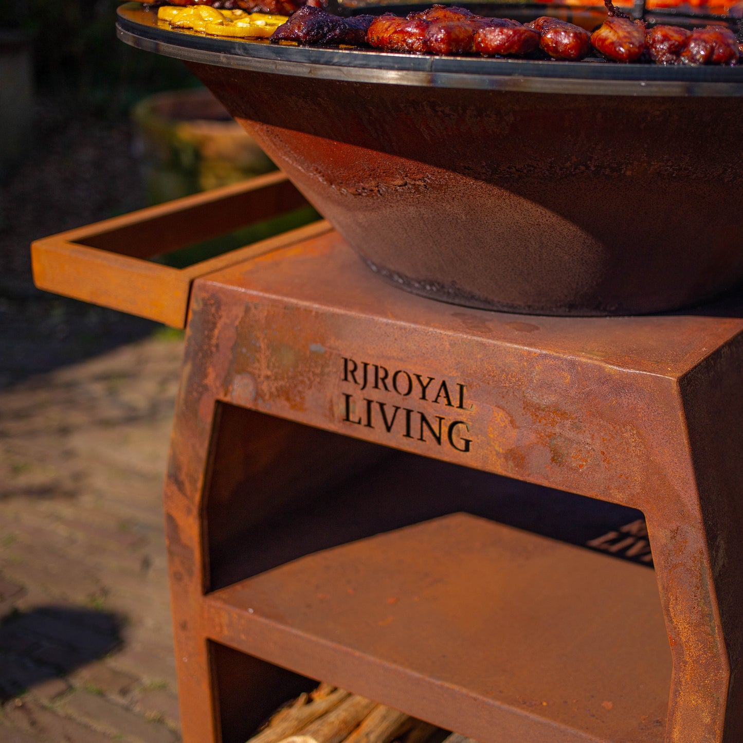BBQ Plancha Grill Maestro Ø70cm Cortenstaal - Met Grote wielen en houtopslag
