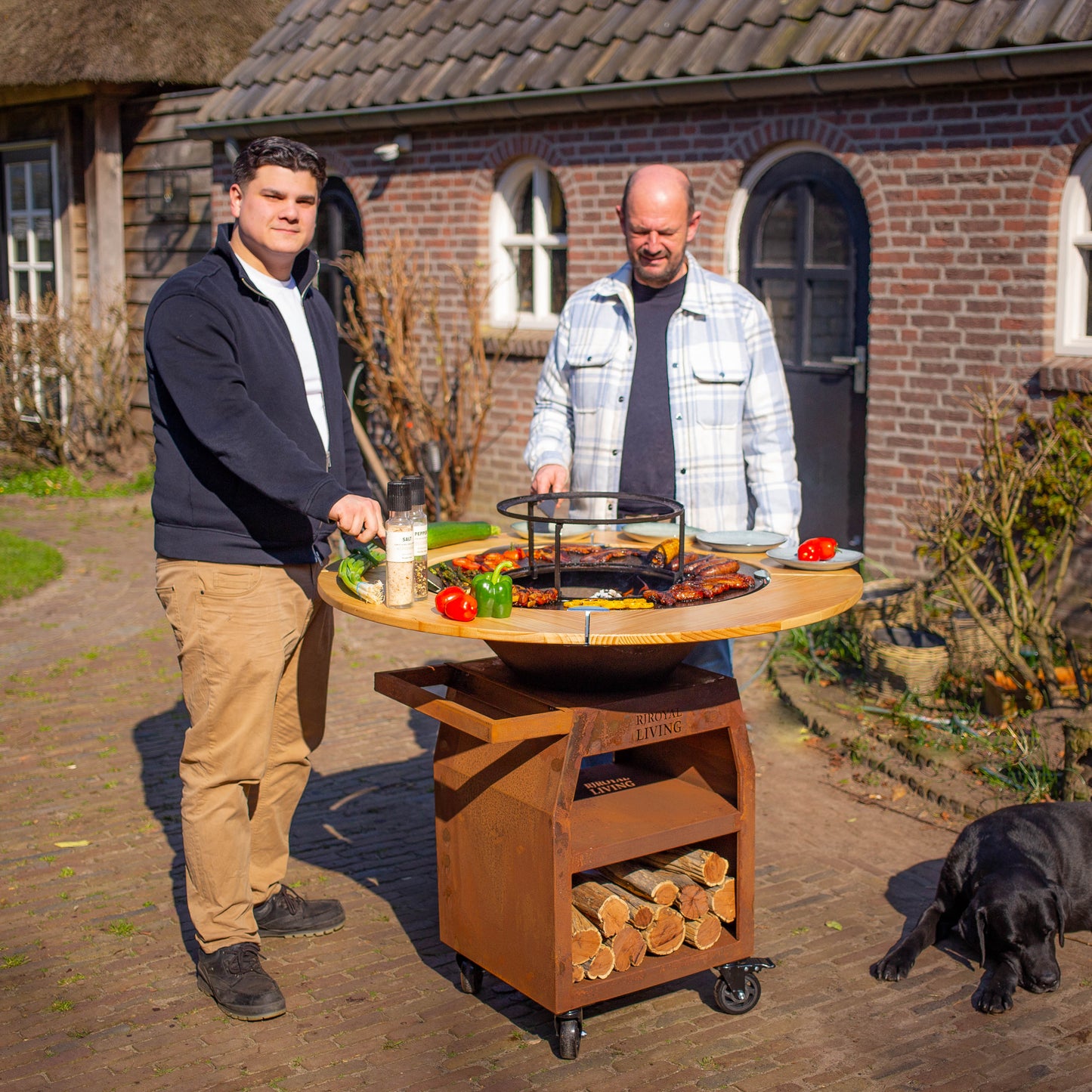 BBQ Plancha Grill Maestro Ø70cm Cortenstaal - Met Houten Omranding Plancha Mesa