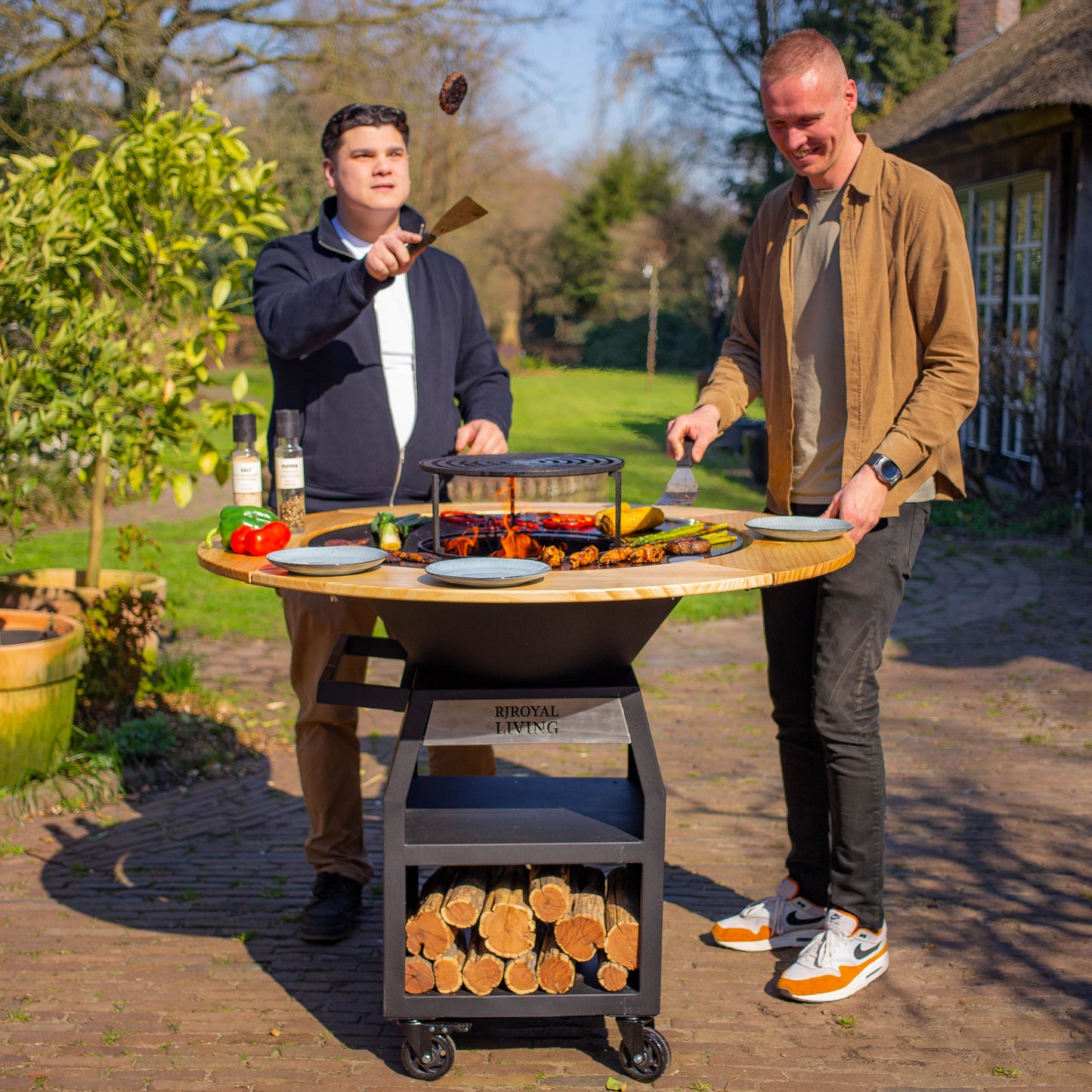 BBQ Plancha Grill Maestro Smokeless XXL Ø80cm Blackline - Rookloze Plancha Met Mesa Houten Omranding