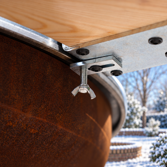 Detail van RJRoyal Living stalen Mesa montageset in winterse buitenomgeving
