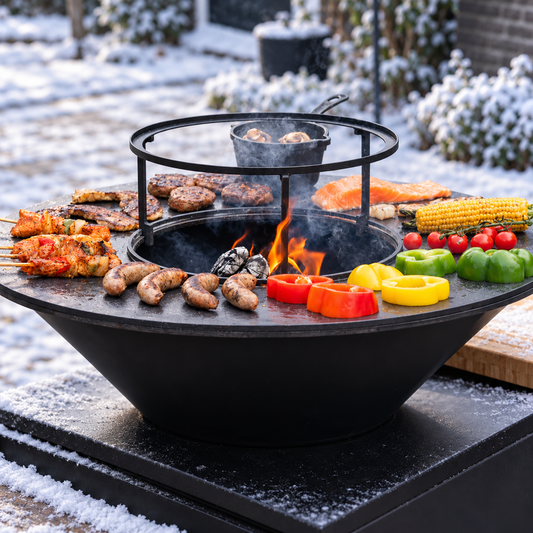 RJRoyal Living verhoogde wokring op de plancha in een besneeuwde tuin